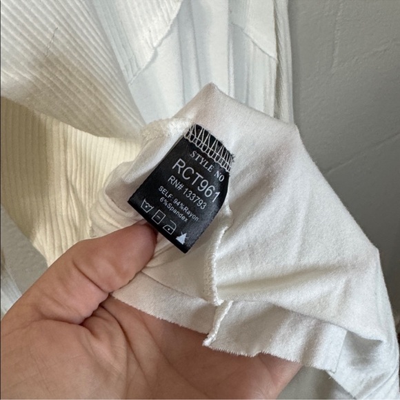 POL Elegant White V-Neck Tunic - Picture 9 of 10